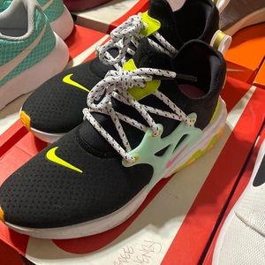 Size 8 nike sneakers